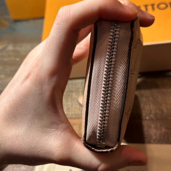 Louis Vuitton Long Zippy Wallet Mahina - Picture 12 of 12